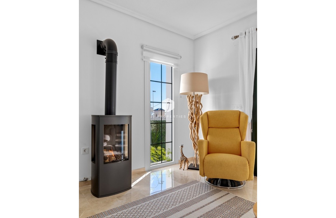 Resale - Villa -
Orihuela Costa - Costa Blanca