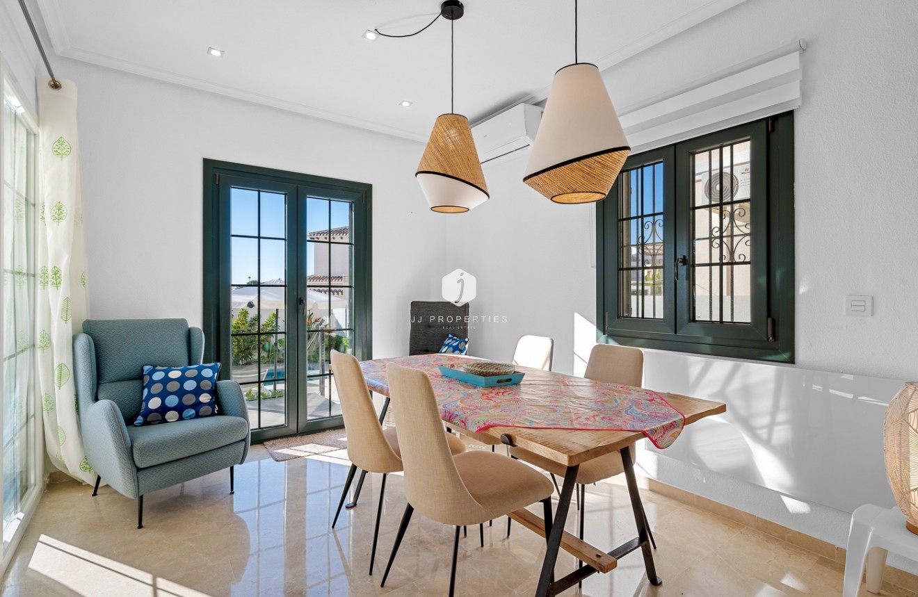 Resale - Villa -
Orihuela Costa - Costa Blanca