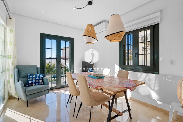 Resale - Villa -
Orihuela Costa - Costa Blanca