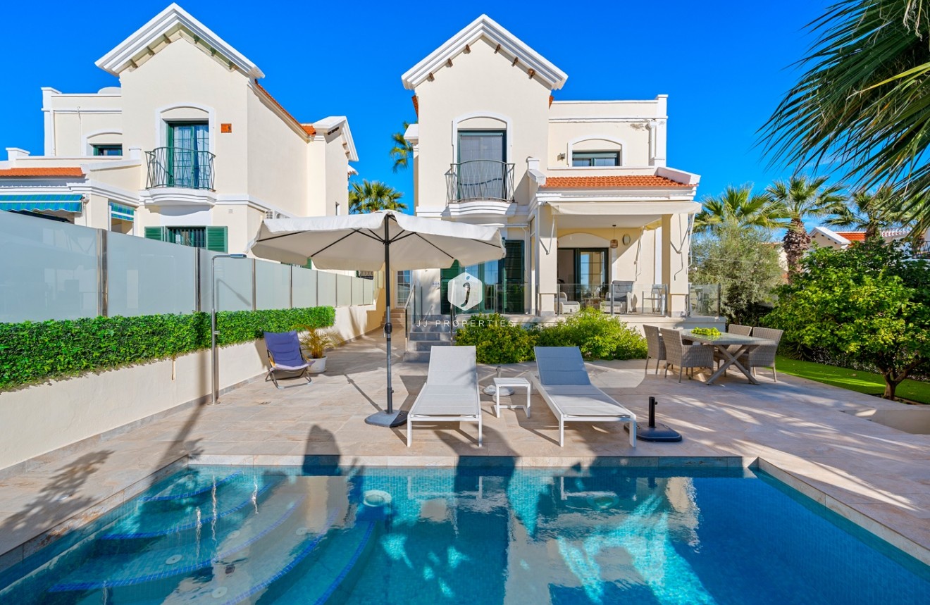 Resale - Villa -
Orihuela Costa - Costa Blanca