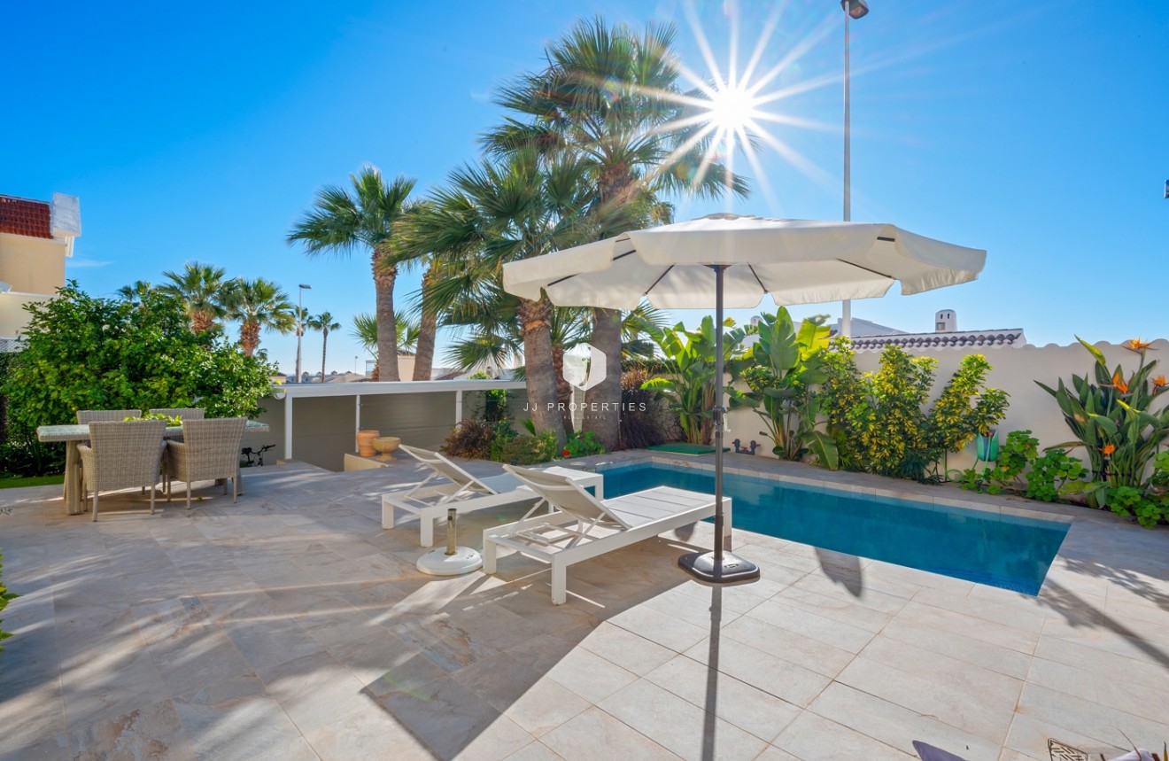 Resale - Villa -
Orihuela Costa - Costa Blanca