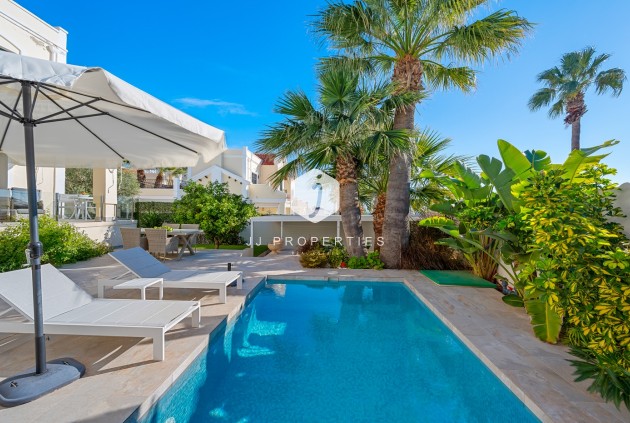 Resale - Villa -
Orihuela Costa - Costa Blanca