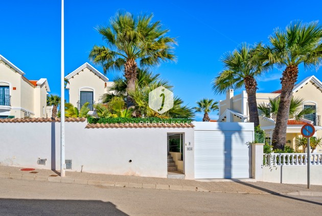 Resale - Villa -
Orihuela Costa - Costa Blanca