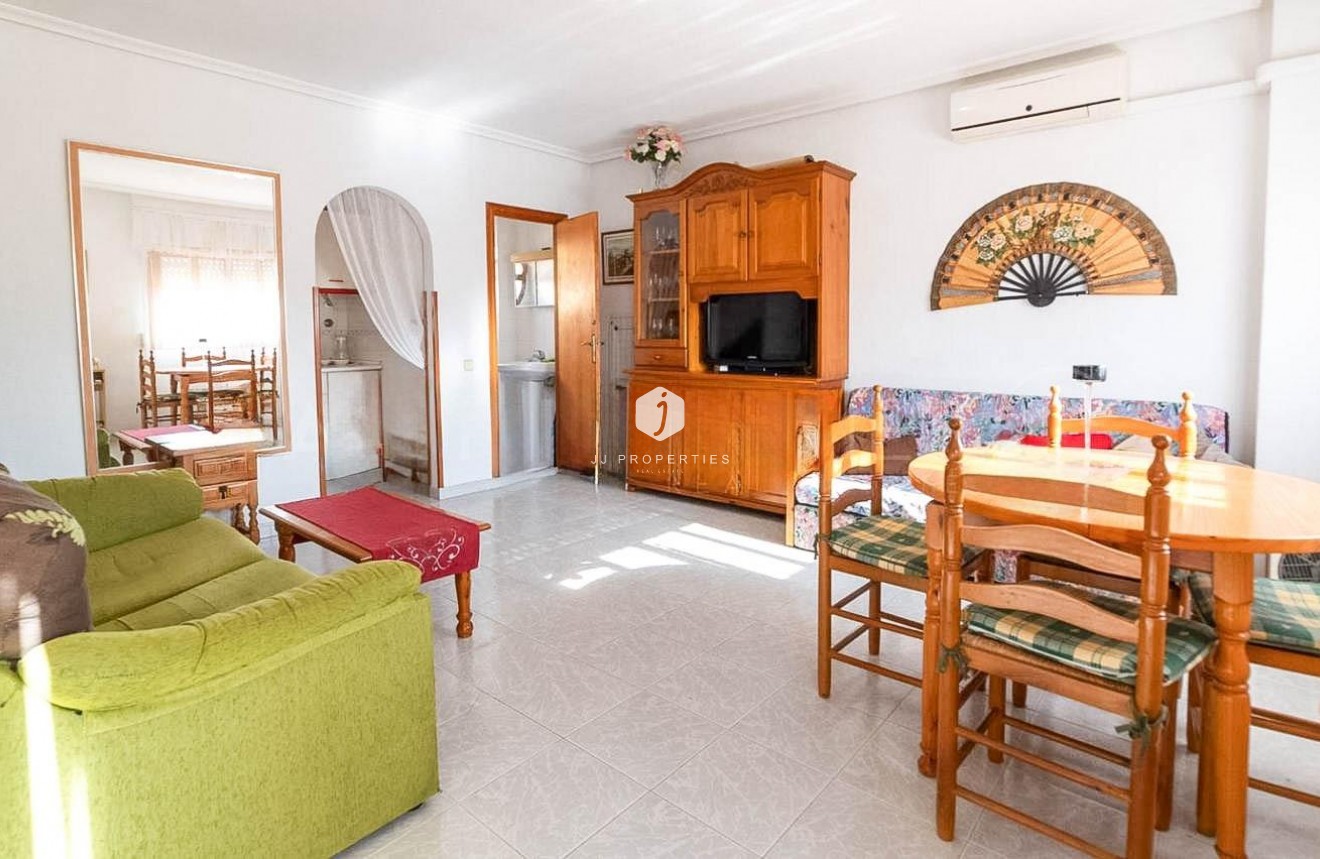 Resale - Chalet -
Torrevieja - Playa del Cura