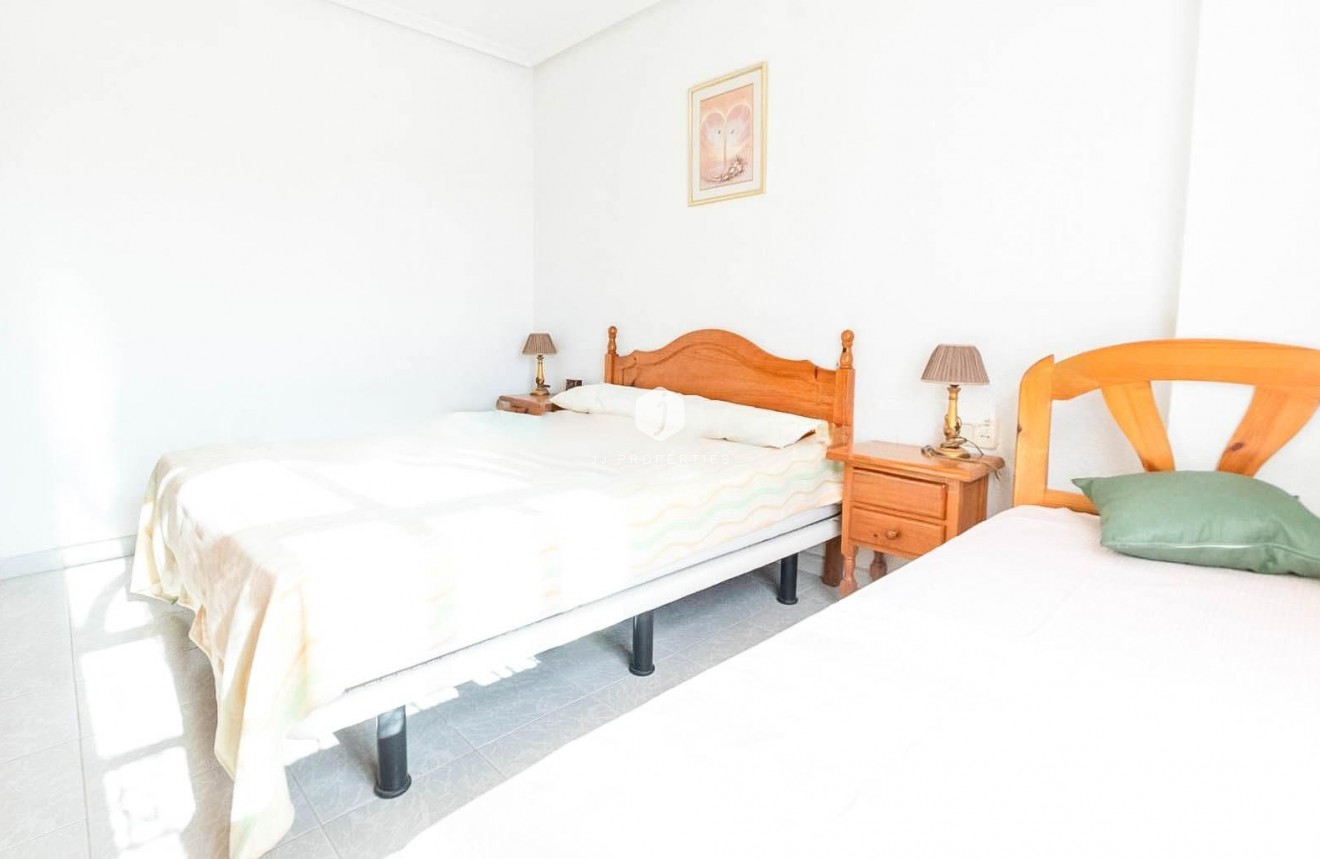 Resale - Chalet -
Torrevieja - Playa del Cura