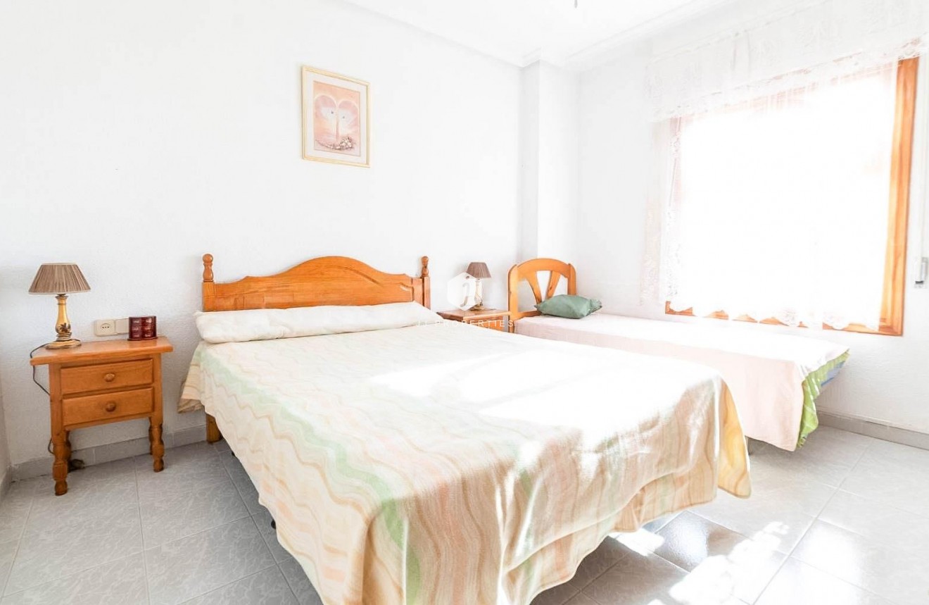 Resale - Chalet -
Torrevieja - Playa del Cura