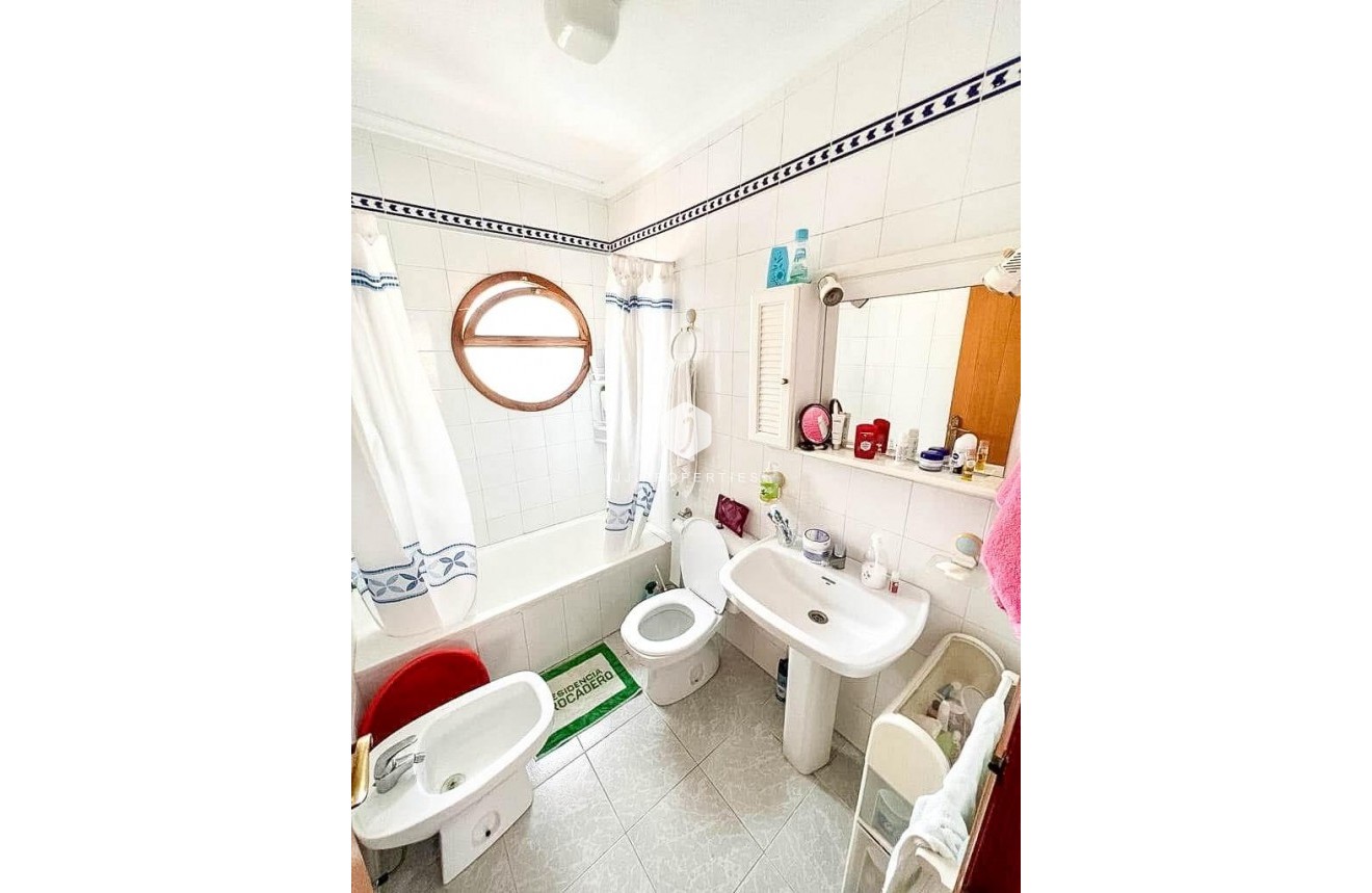 Resale - Chalet -
Torrevieja - Playa del Cura