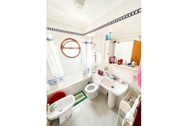 Resale - Chalet -
Torrevieja - Playa del Cura