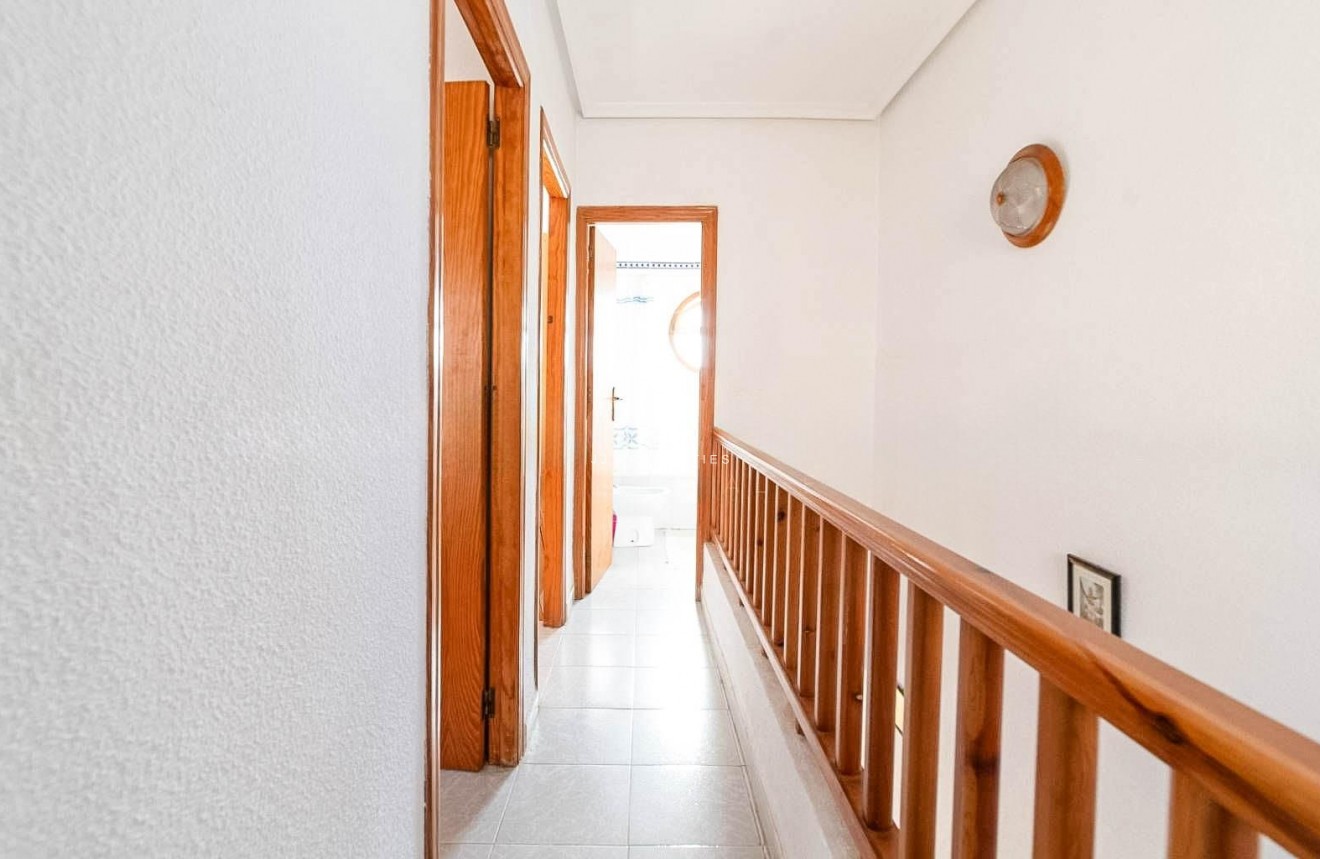 Resale - Chalet -
Torrevieja - Playa del Cura