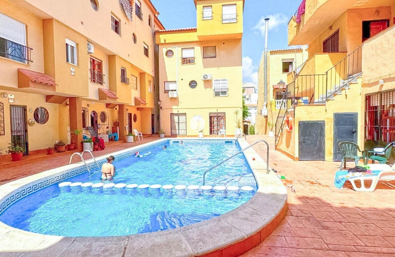 Resale - Chalet -
Torrevieja - Playa del Cura