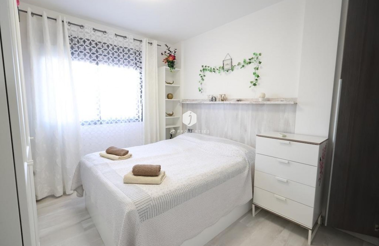 Resale - Bungalow -
Orihuela Costa - Costa Blanca