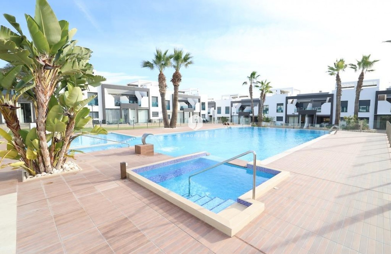 Resale - Bungalow -
Orihuela Costa - Costa Blanca