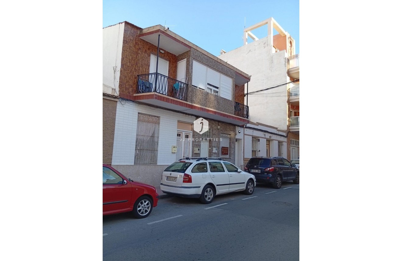 Resale - Apartment / flat -
Torrevieja - Aguas Nuevas 1