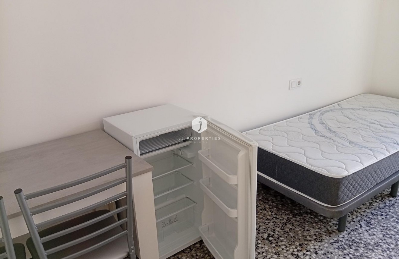 Resale - Apartment / flat -
Torrevieja - Aguas Nuevas 1