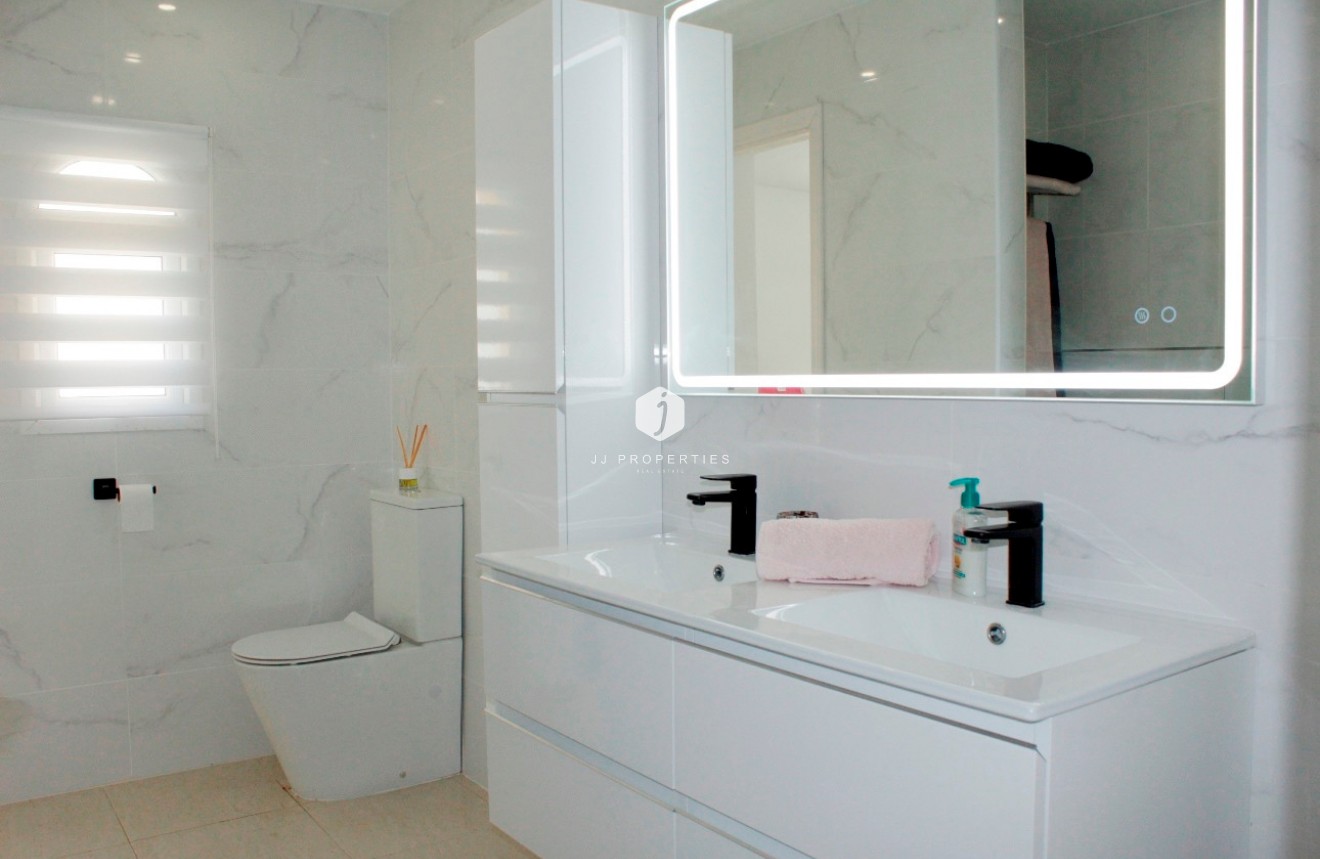 Resale - Villa -
Orihuela Costa - Costa Blanca