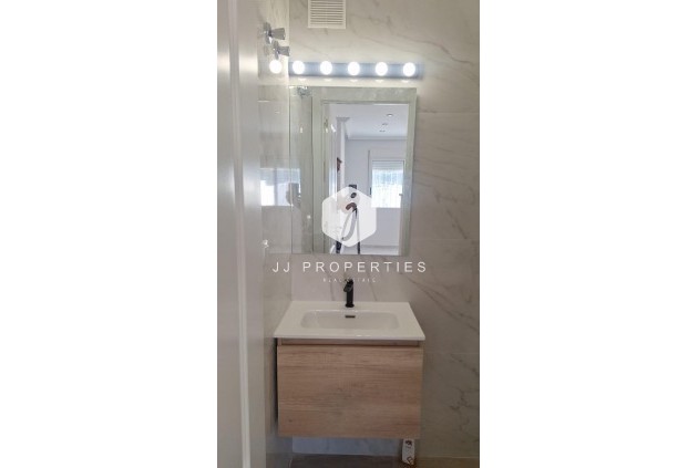 Resale - Chalet -
Torrevieja - aguas nuevas