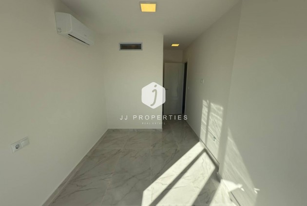 Resale - Chalet -
Torrevieja - aguas nuevas