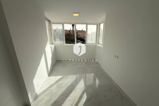 Resale - Chalet -
Torrevieja - aguas nuevas