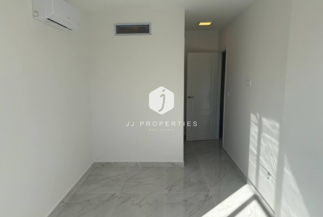 Resale - Chalet -
Torrevieja - aguas nuevas