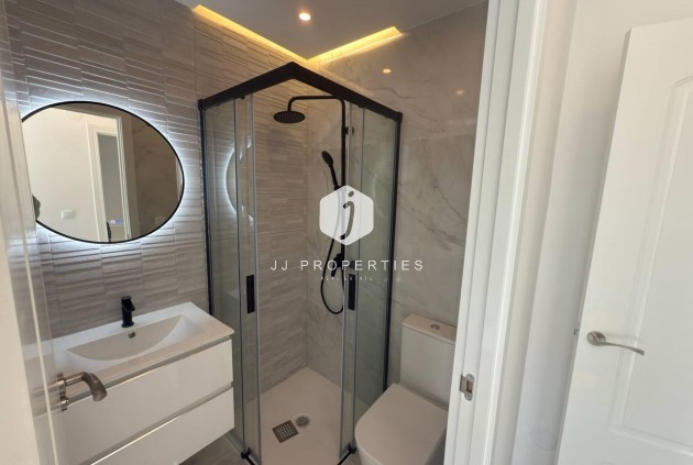 Resale - Chalet -
Torrevieja - aguas nuevas