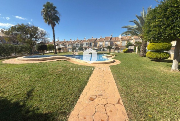 Resale - Chalet -
Torrevieja - aguas nuevas