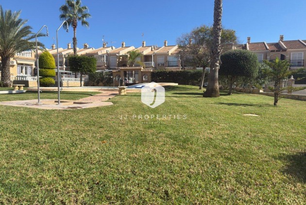 Resale - Chalet -
Torrevieja - aguas nuevas