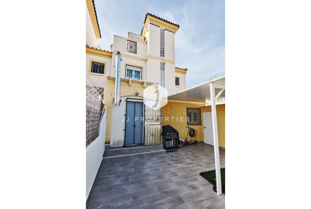 Resale - Chalet -
Guardamar del Segura - El Raso