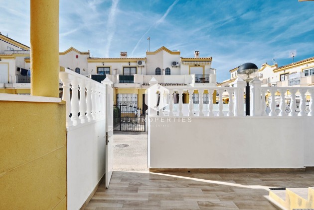 Resale - Chalet -
Guardamar del Segura - El Raso