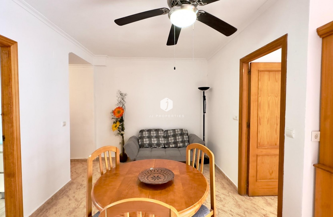 Resale - Apartment / flat -
Torrevieja - Centro