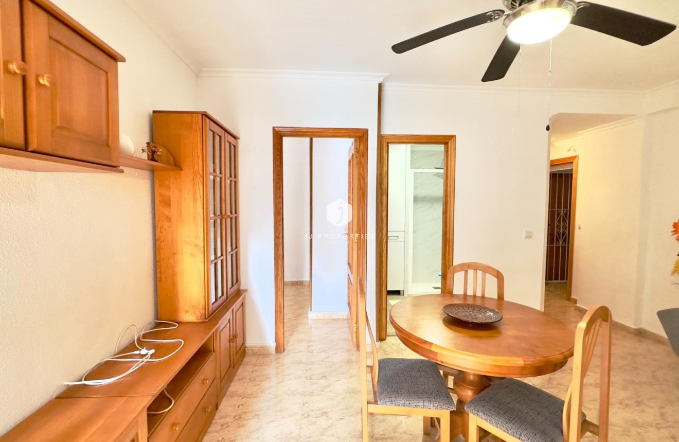 Resale - Apartment / flat -
Torrevieja - Centro