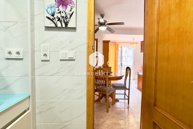 Resale - Apartment / flat -
Torrevieja - Centro