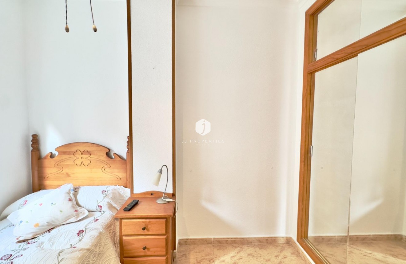 Resale - Apartment / flat -
Torrevieja - Centro