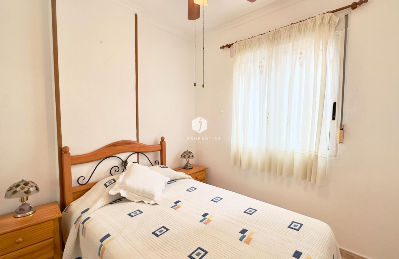 Resale - Apartment / flat -
Torrevieja - Centro