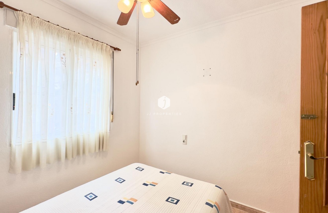 Resale - Apartment / flat -
Torrevieja - Centro