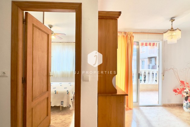 Resale - Apartment / flat -
Torrevieja - Centro