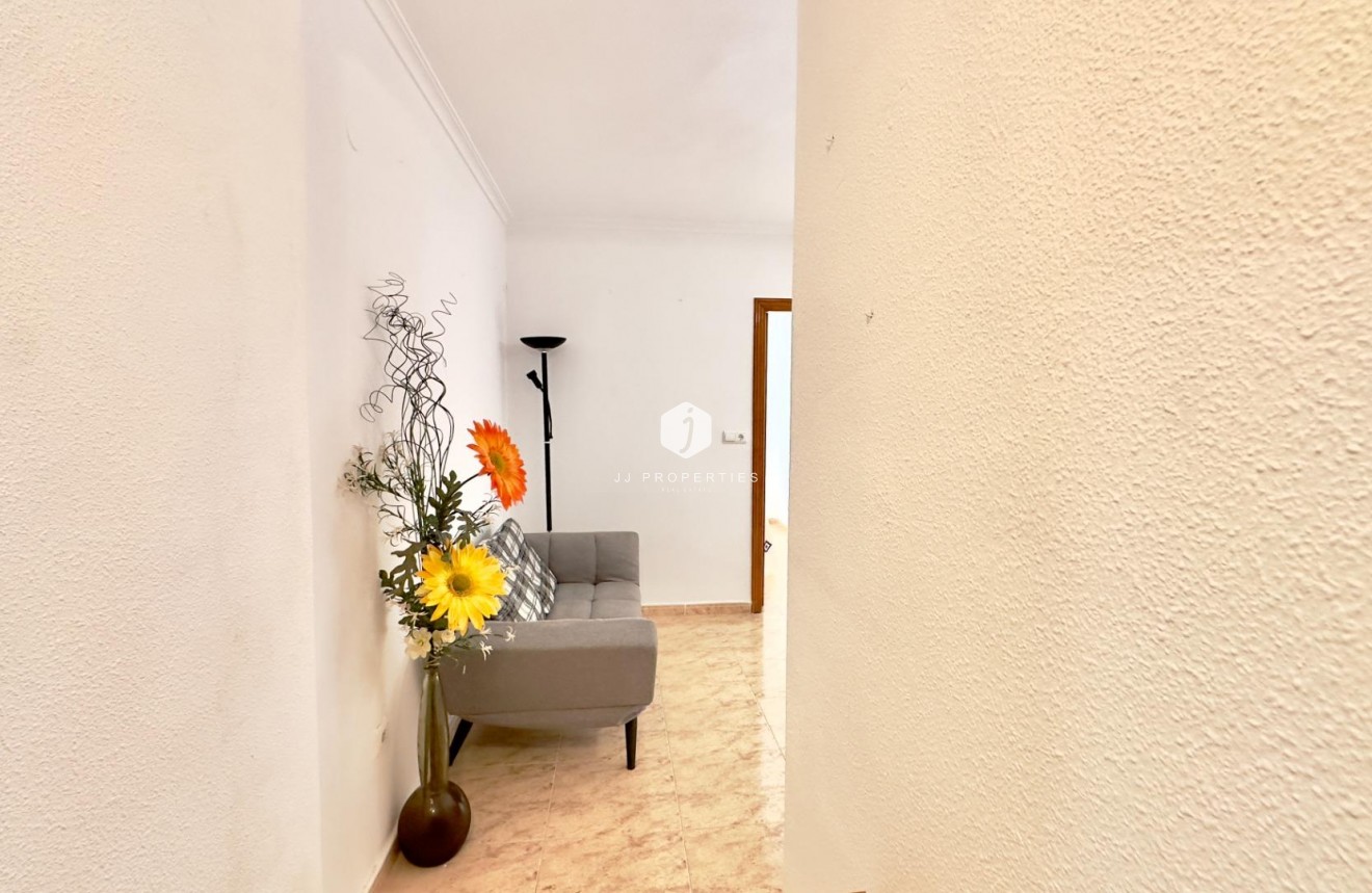 Resale - Apartment / flat -
Torrevieja - Centro