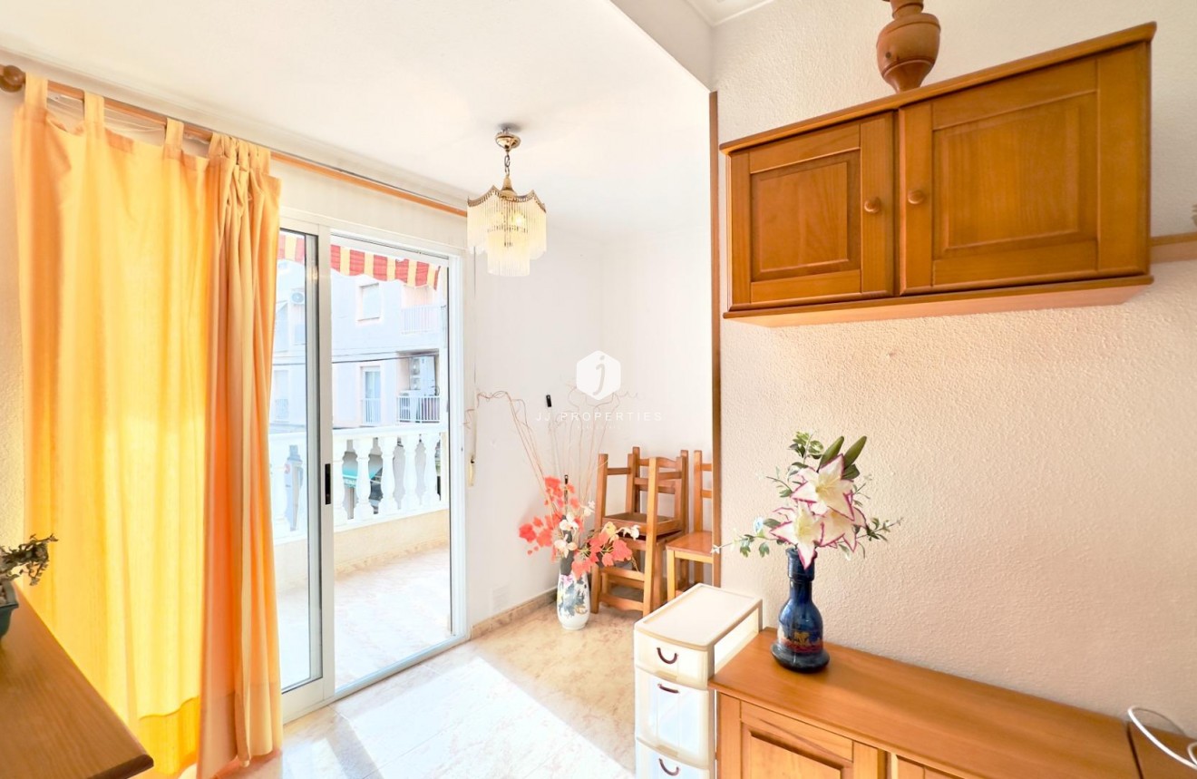 Resale - Apartment / flat -
Torrevieja - Centro