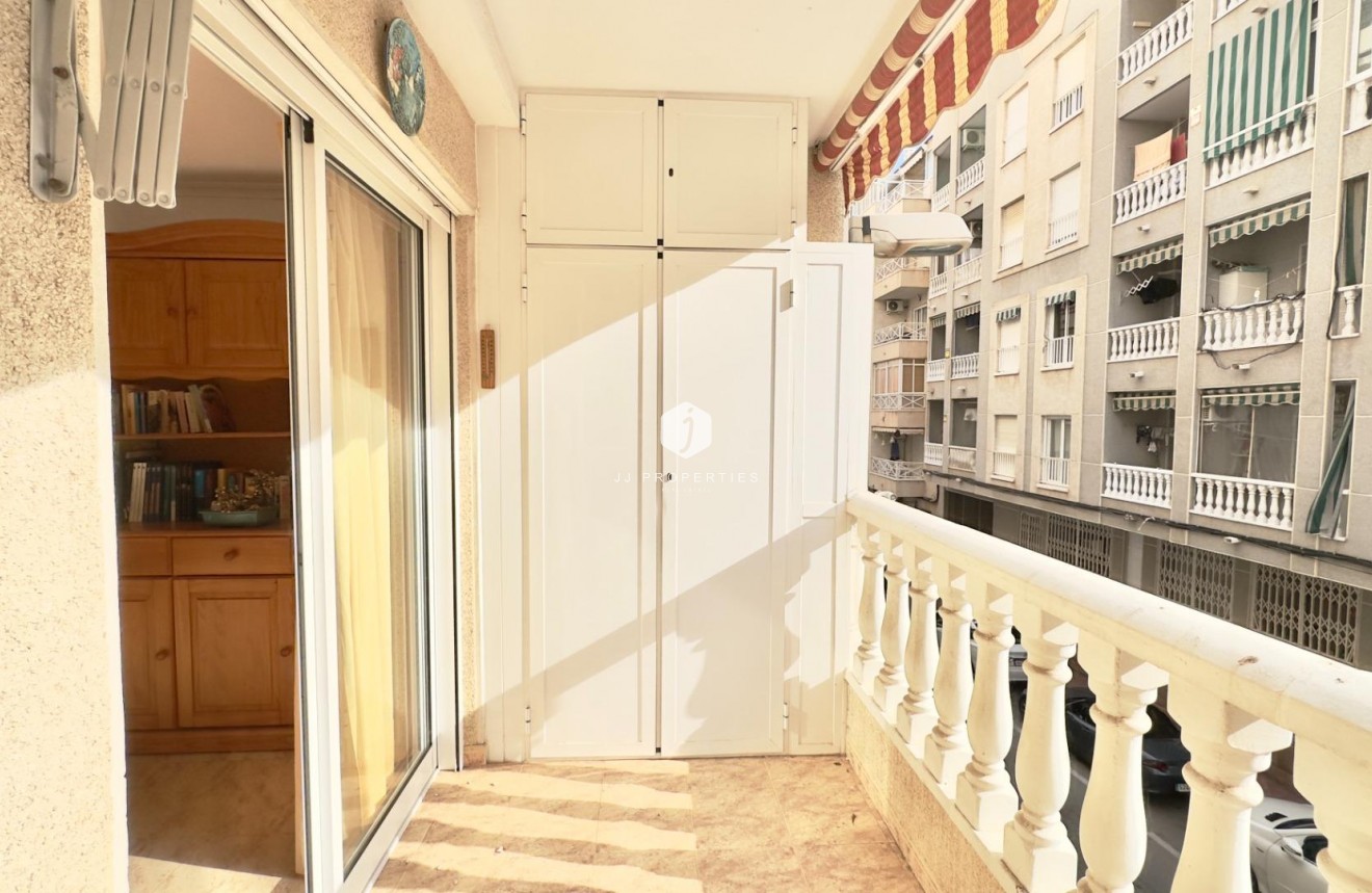 Resale - Apartment / flat -
Torrevieja - Centro