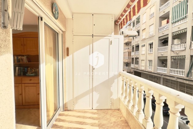 Resale - Apartment / flat -
Torrevieja - Centro