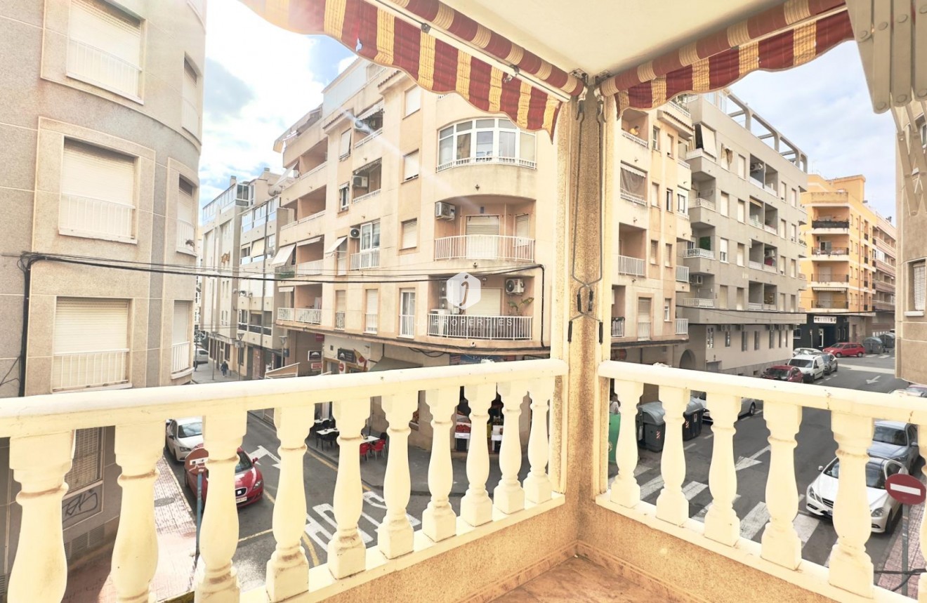 Resale - Apartment / flat -
Torrevieja - Centro