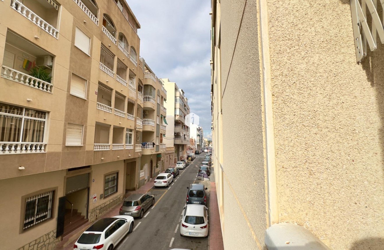 Resale - Apartment / flat -
Torrevieja - Centro