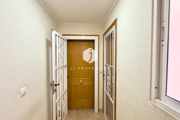 Resale - Apartment / flat -
Torrevieja - Centro
