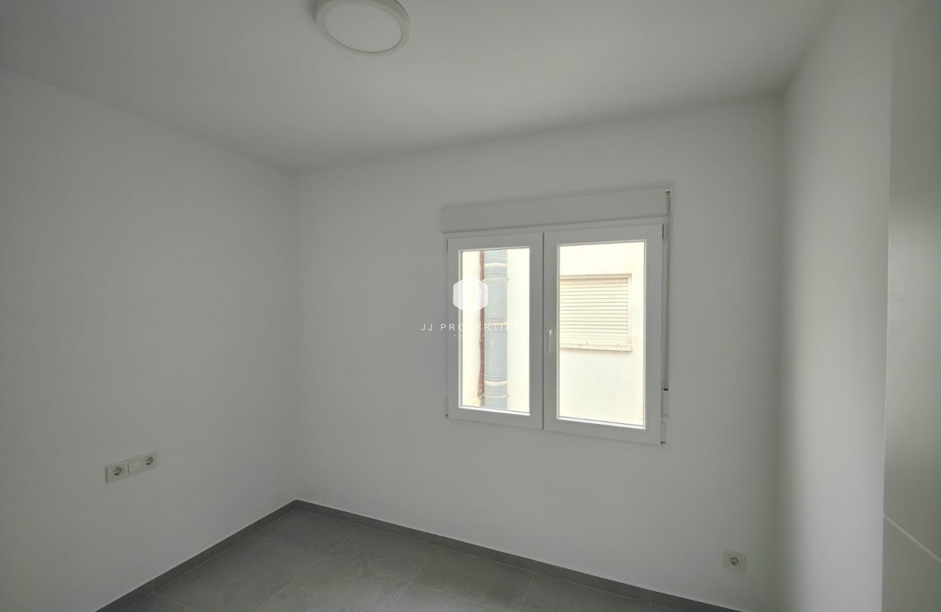 Resale - Apartment / flat -
Torrevieja - Costa Blanca