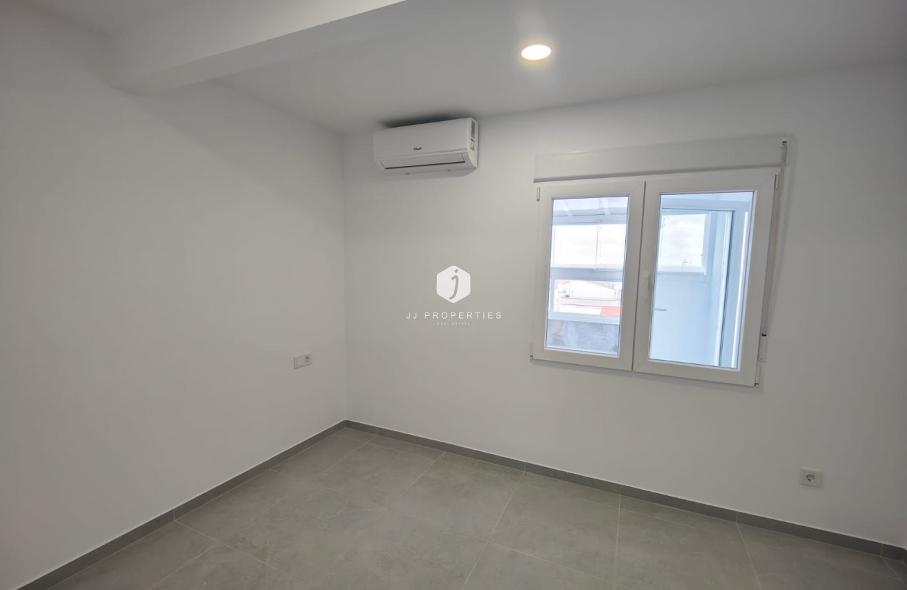 Resale - Apartment / flat -
Torrevieja - Costa Blanca