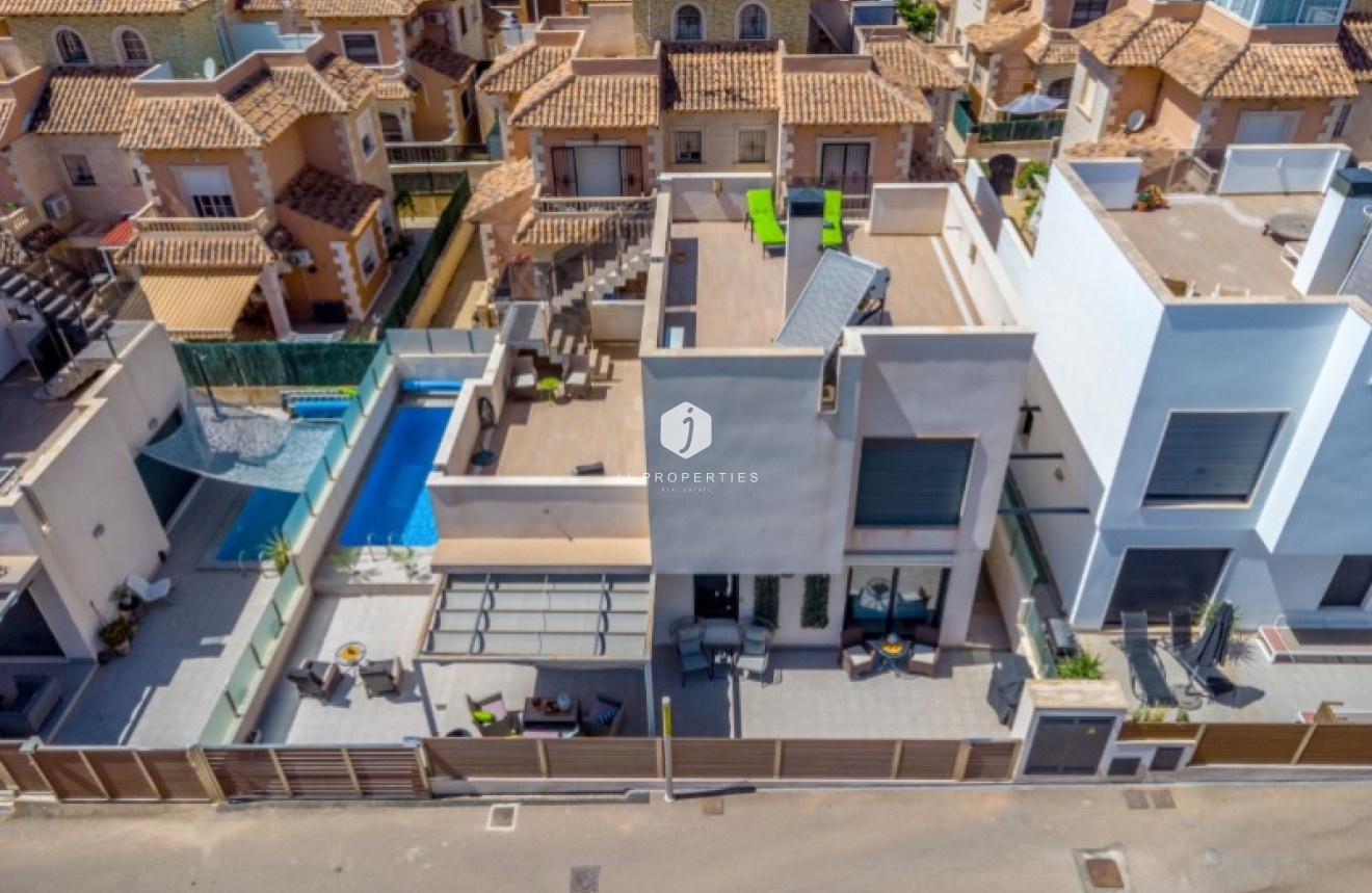 Resale - Villa -
Torrevieja - Costa Blanca