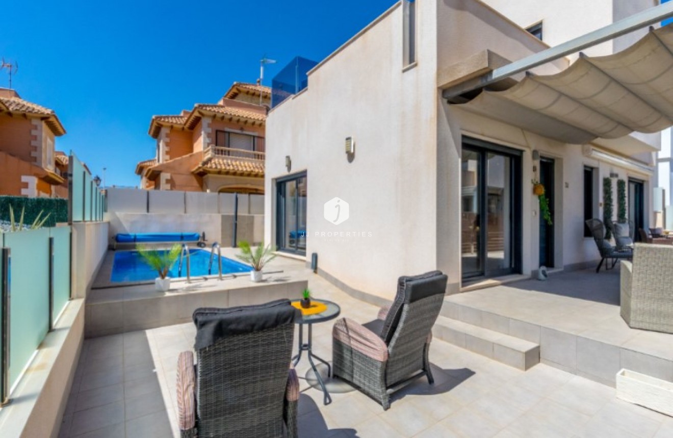 Resale - Villa -
Torrevieja - Costa Blanca