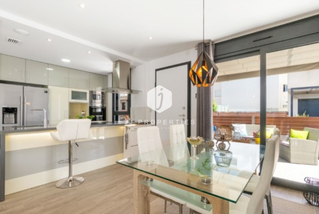 Resale - Villa -
Torrevieja - Costa Blanca