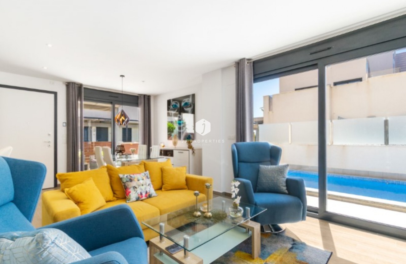 Resale - Villa -
Torrevieja - Costa Blanca