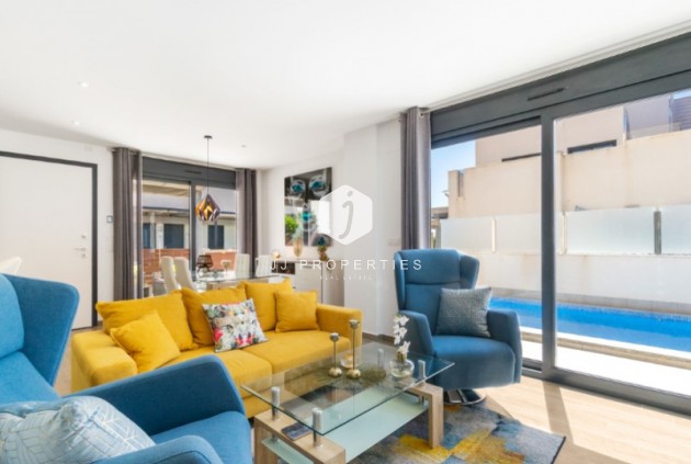 Resale - Villa -
Torrevieja - Costa Blanca