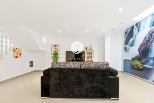 Resale - Villa -
Torrevieja - Costa Blanca